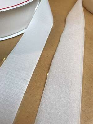 Velcrobånd - hvid i 5 cm bredde, selvklæbende